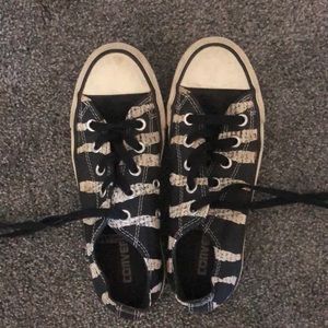 Women’s Converse sneaker. Good condition size 6.